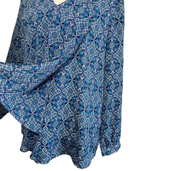 NWT Chico’s blue medallion print draped flounce front blouse size large - Picture 5 of 16